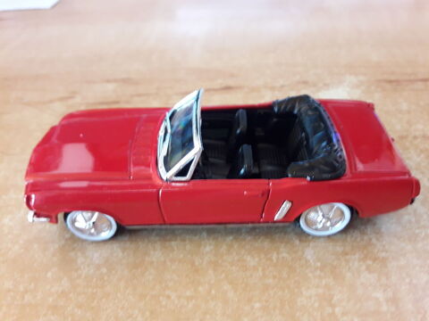 Ford mustang 1964 1/43 eme dans sa boite plastique 12 Castel-Sarrazin (40)