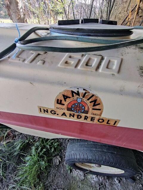 DIVERS MATERIELS AGRICOLE 300 Bonnieux (84)