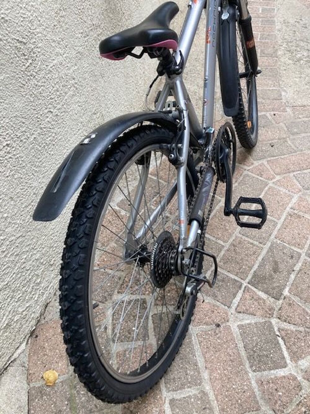 VTT rockrider 24 pouces enfant ( 8-12 ans) Sports