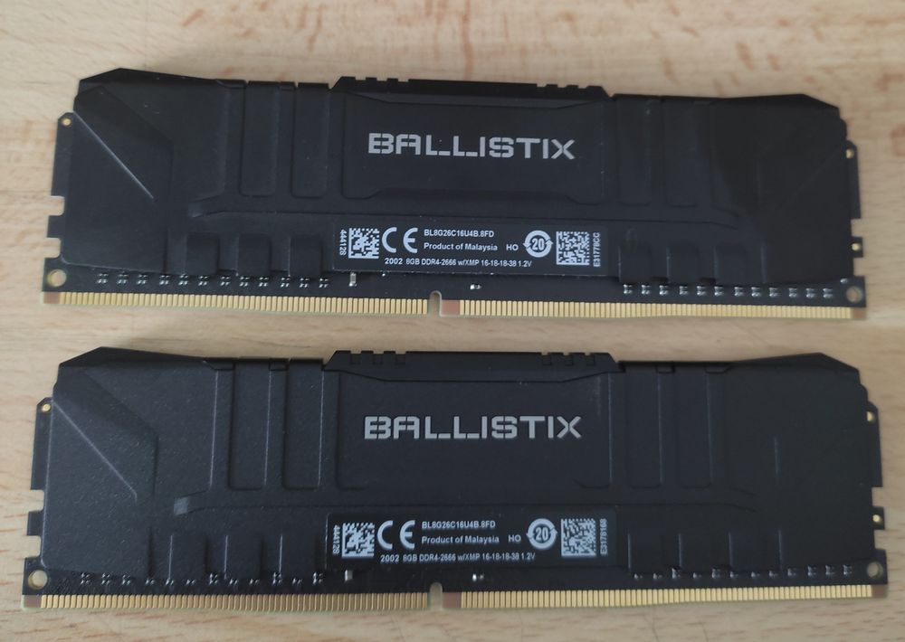 deux barrettes de RAM de 8 Go Matériel informatique