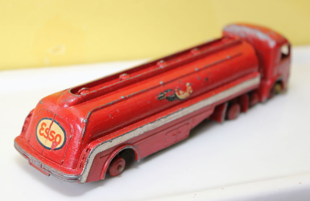 DINKY Tracteur Panhard avec Semi Remorque Citerne Esso 