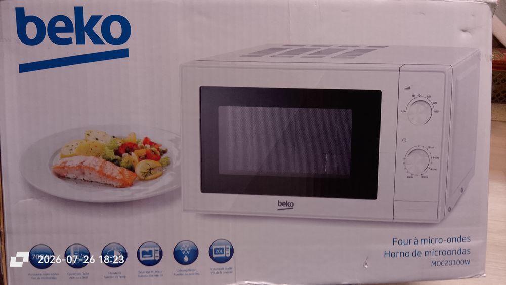 Four &agrave; micro-ondes , &agrave; poser, blanc, 20 L Electroménager