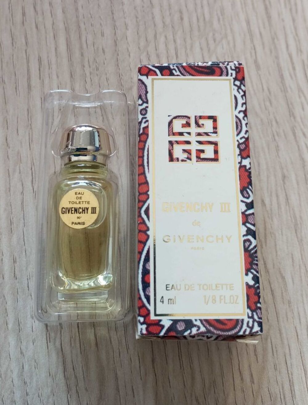 lot 8 miniatures de parfums Givenchy 