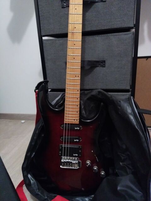 Guitare Vintage rouge, ampli Fender  250 Les Ctes-d'Arey (38)