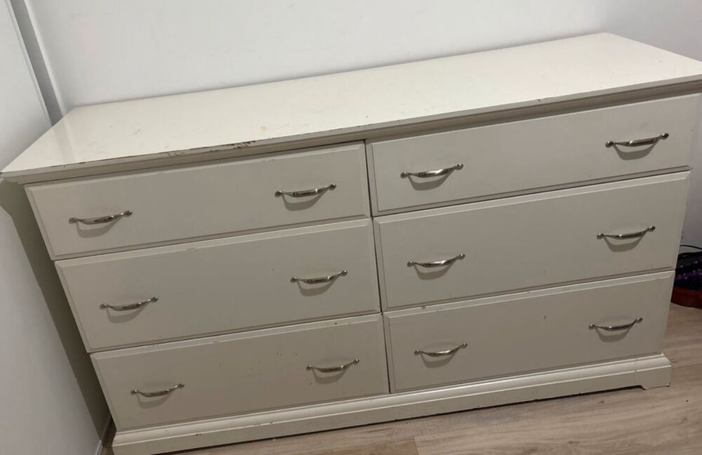 Meubl&eacute; blanc laqu&eacute;e et commode Meubles