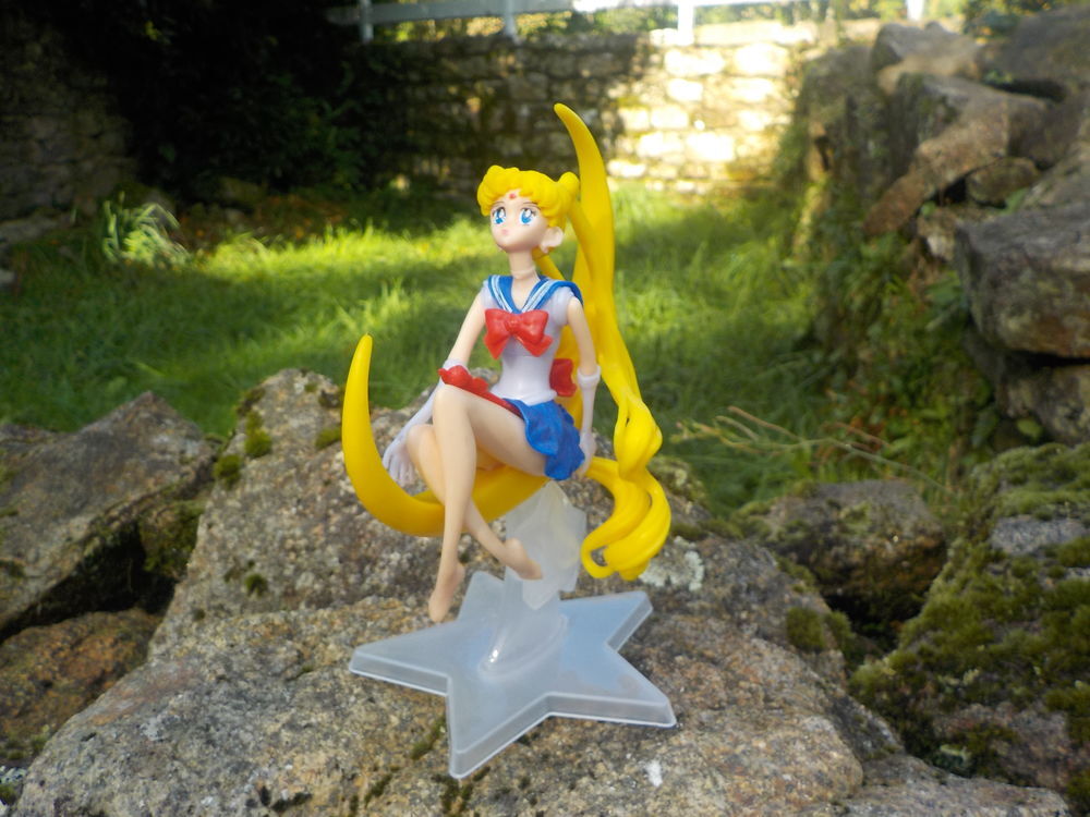 FIGURINE SAILOR MOON avec son socle 15 cm Jeux / jouets