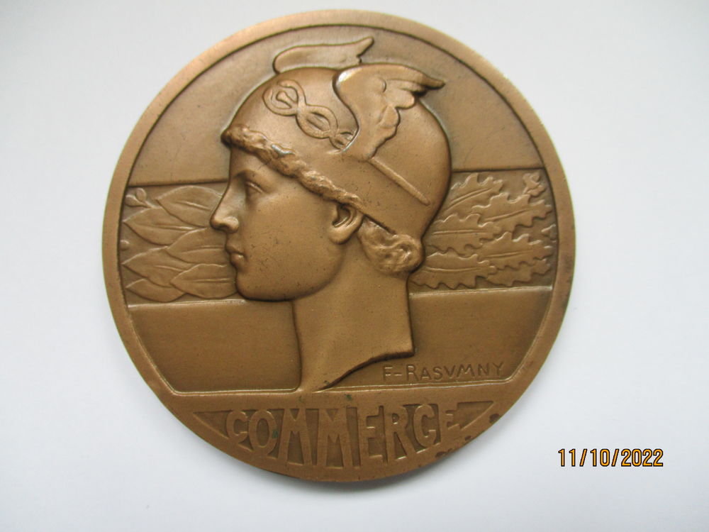 M&eacute;daille en bronze COMMERCE sign&eacute;e Raswmny poin&ccedil;on "corne" 