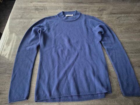 Pull col rond avec manche longue 
Taille : M
Couleur : bleu 6 Saint-Avold (57)