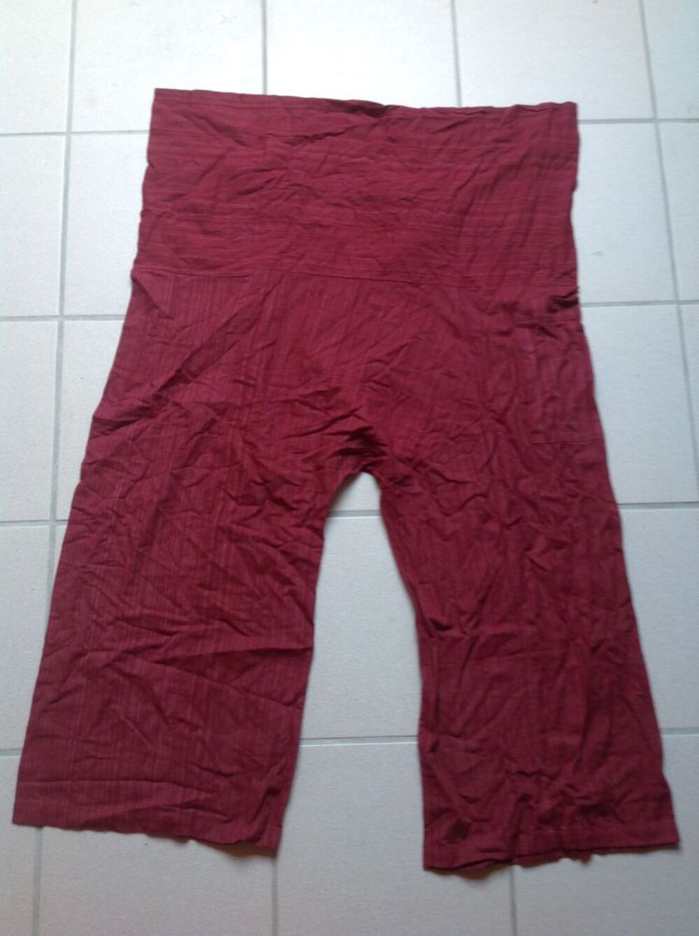 PANTALON BATIK COULEUR ROUGE Envoi Possible
Vêtements