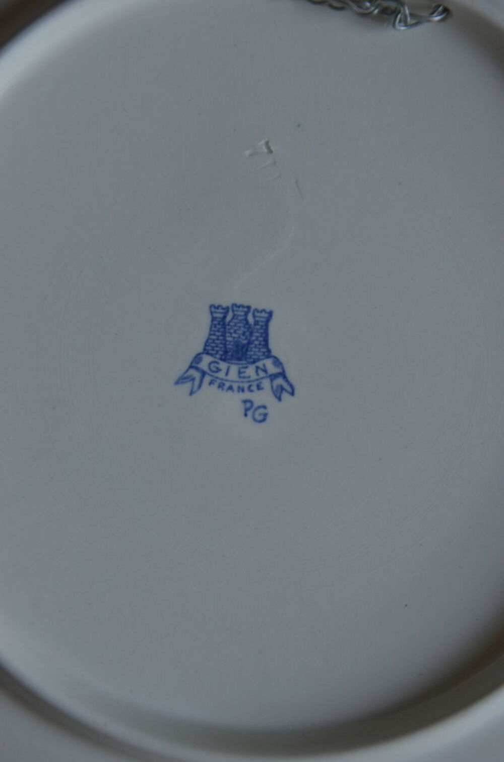 PLAT A GATEAU EN GIENS Décoration