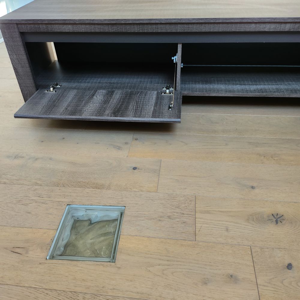 Meuble TV couleur design avec &eacute;tag&egrave;re en verre Meubles
