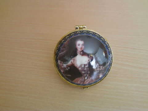 Coffre � bijoux ancien avec figurine N� 734 5 Beaune (21)