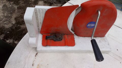 ANCIENNE TRANCHEUSE 0 Battrans (70)