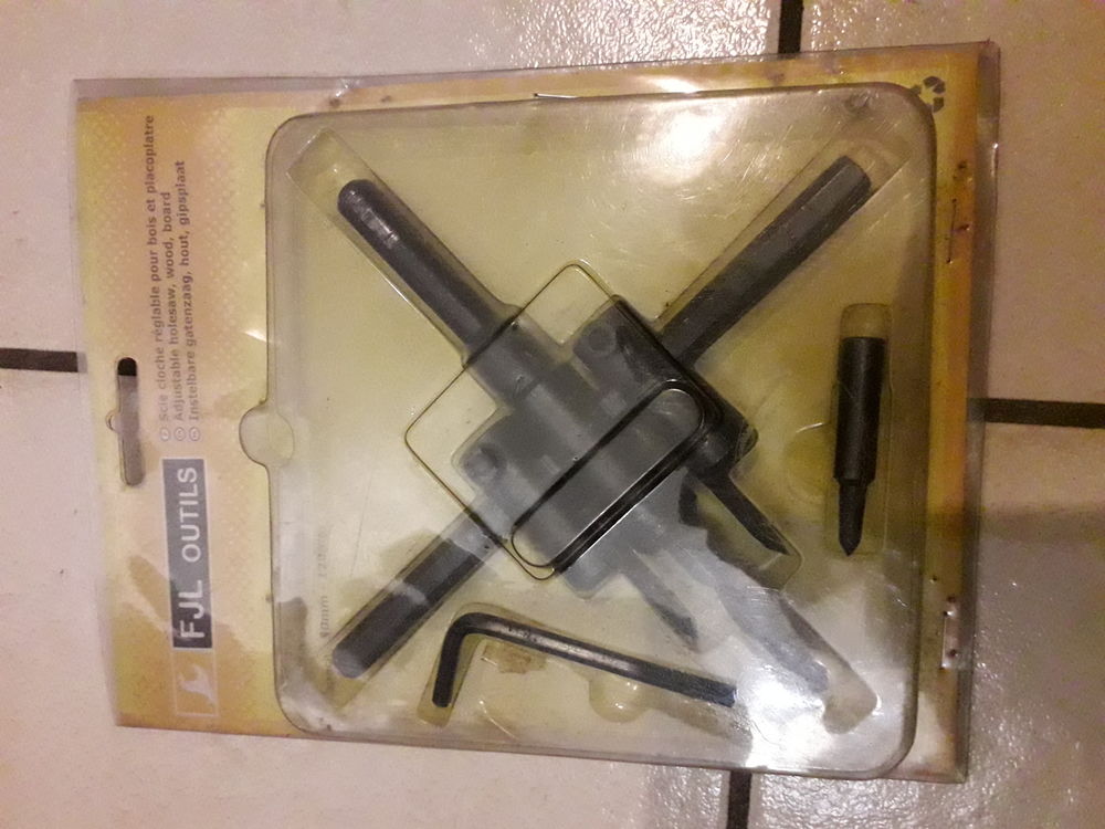 SCIE CLOCHE REGLABLE POUR BOIS ET PLACOPLATRE Bricolage
