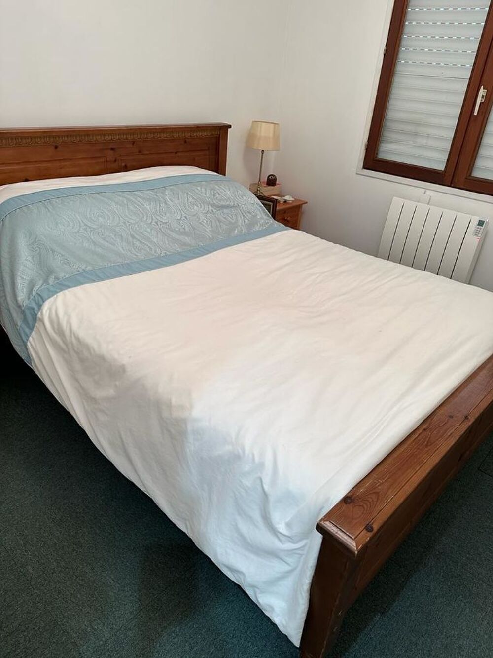 Lit king et matelas. Meubles