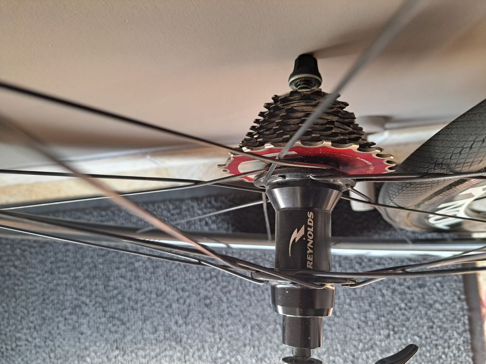 Paire de roues reynolds carbone &agrave; boyaux Vélos