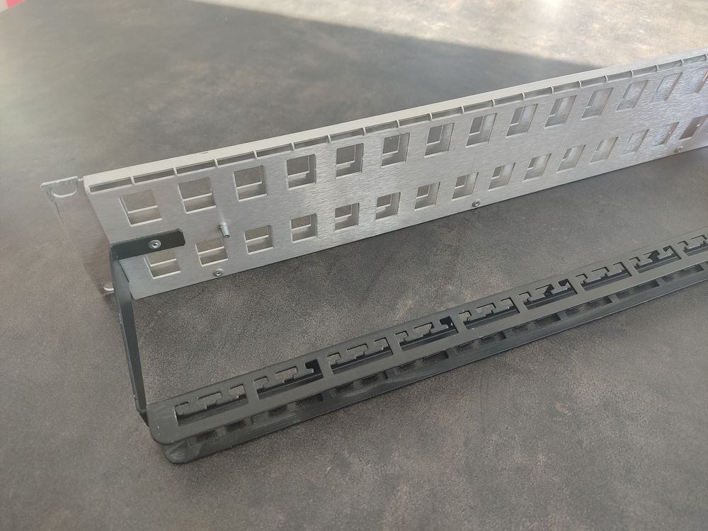 Panneau de brassage 32 ports 3M 2U Matériel informatique