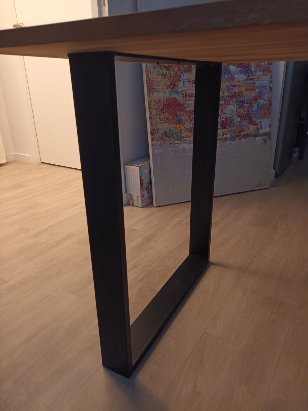 Table bois massif/ Pieds m&eacute;tal/ Dimentions : 160/ 80 . Meubles