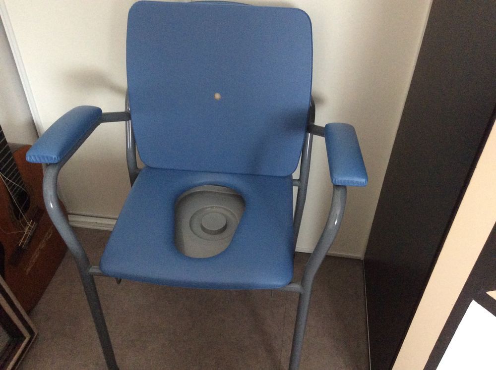 chaise perc&eacute;e neuve Meubles