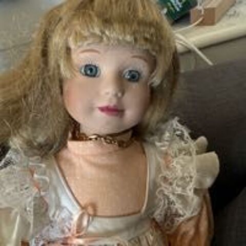 poupe en porcelaine 50 Ivry-sur-Seine (94)