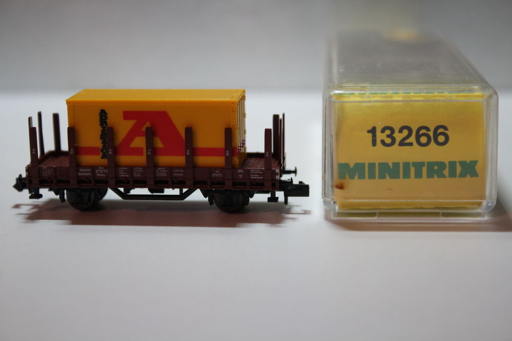 train N MINITRIX 13266 wagon &agrave; rancher avec container &quot;A&quot; Jeux / jouets