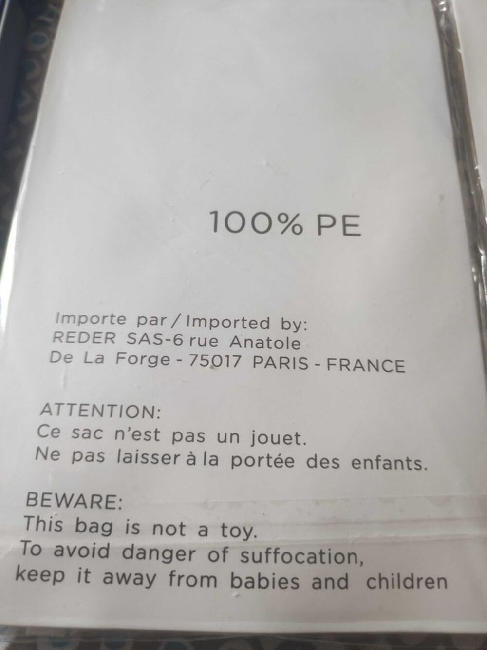 Deux capuches de pluie transparentes &agrave; pois blancs. sous emballage d'origine. Vêtements