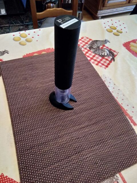 TIRE BOUCHON
A RETIRER A MON DOMICILE CONTRE ESPECES 0 Blois (41)