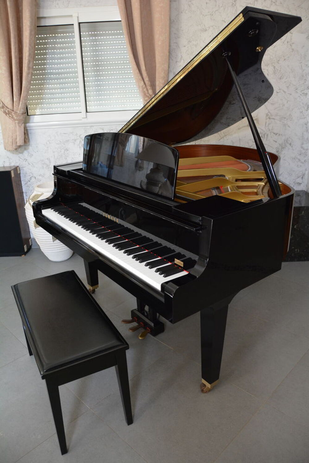 Piano Yamaha 1/4 de queue noir GH1 Baby Grand Instruments de musique