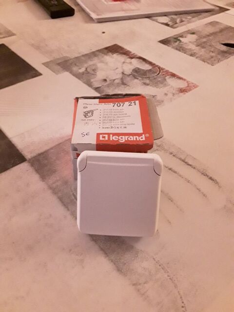 Prise de courant 5 Combs-la-Ville (77)