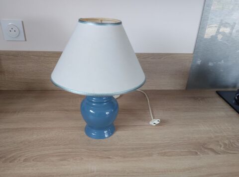 Belle lampe a poser 
15 � 15 Colombier-Fontaine (25)