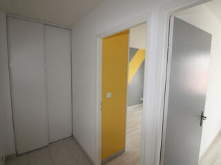  Appartement à louer 4 pièces 80 m²