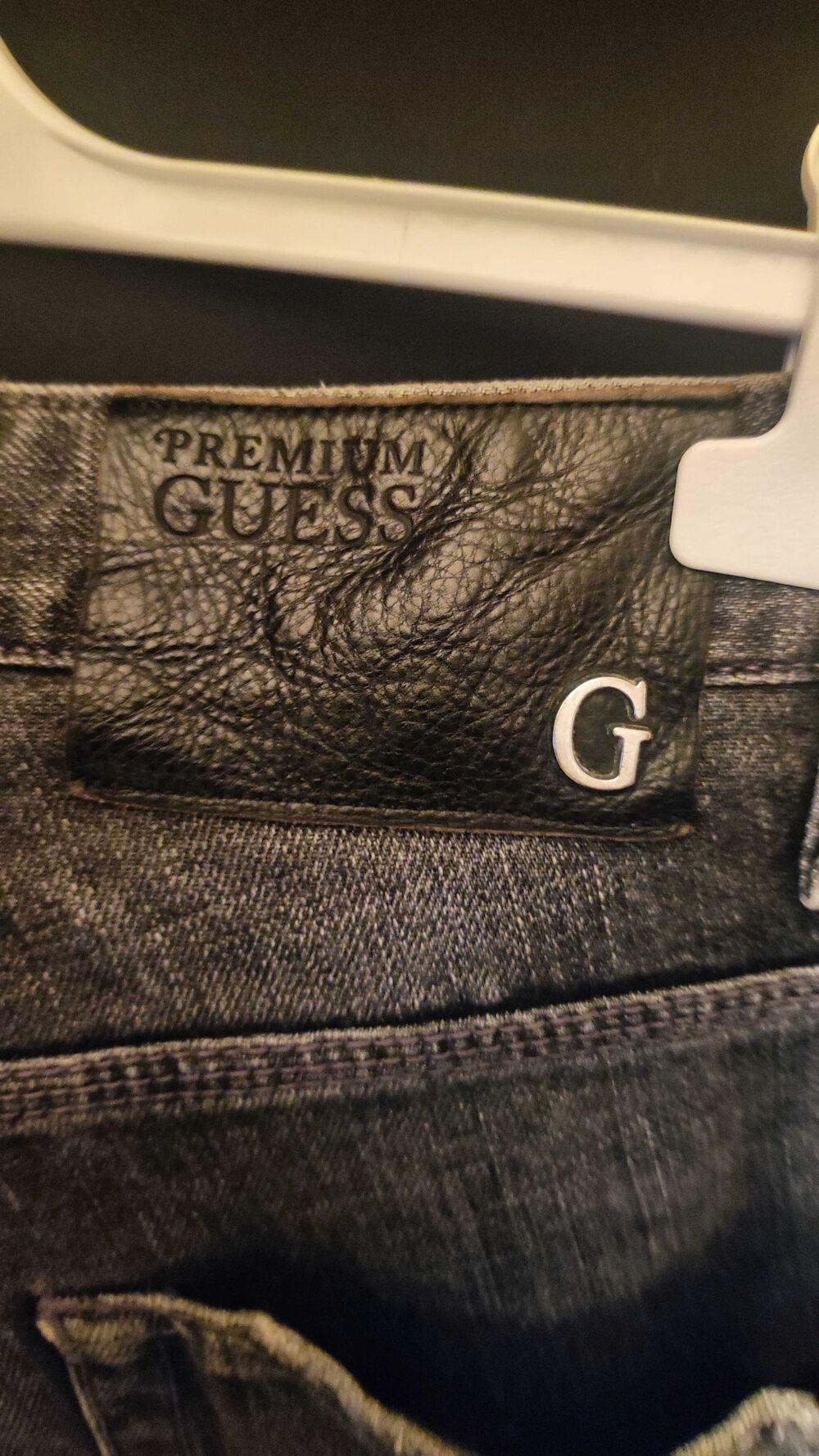 Jean vintage en tr&egrave;s bon &eacute;tat. GUESS taille 36 US. Vêtements