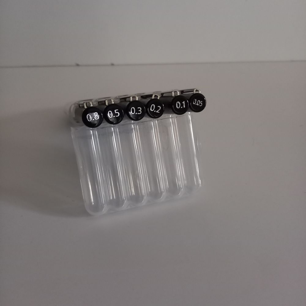 Staedtler &eacute;tui chevalet de 4 + 2 feutres noirs diam&egrave;tres ass Bricolage