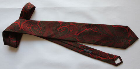 Cravate soie rouge motifs cachemire ARNYS 120 Issy-les-Moulineaux (92)