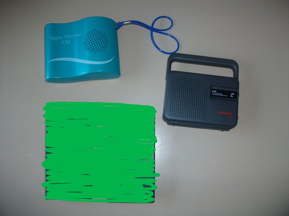 Petites Radios &agrave; Piles &agrave; 1 € et 2 € - Neuves Audio et hifi