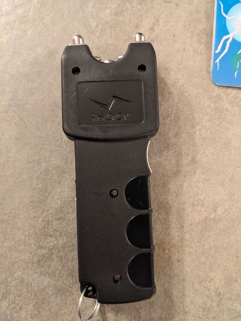 SHOCKER TASER Arme d'auto-d&eacute;fense par excellence, le shocker Bricolage