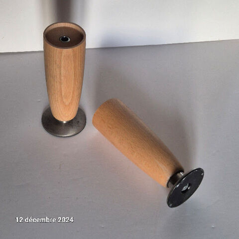 2 pieds de lit en h�tre brut diam�tre 5 cm x hauteur r�glabl 6 Saumur (49)