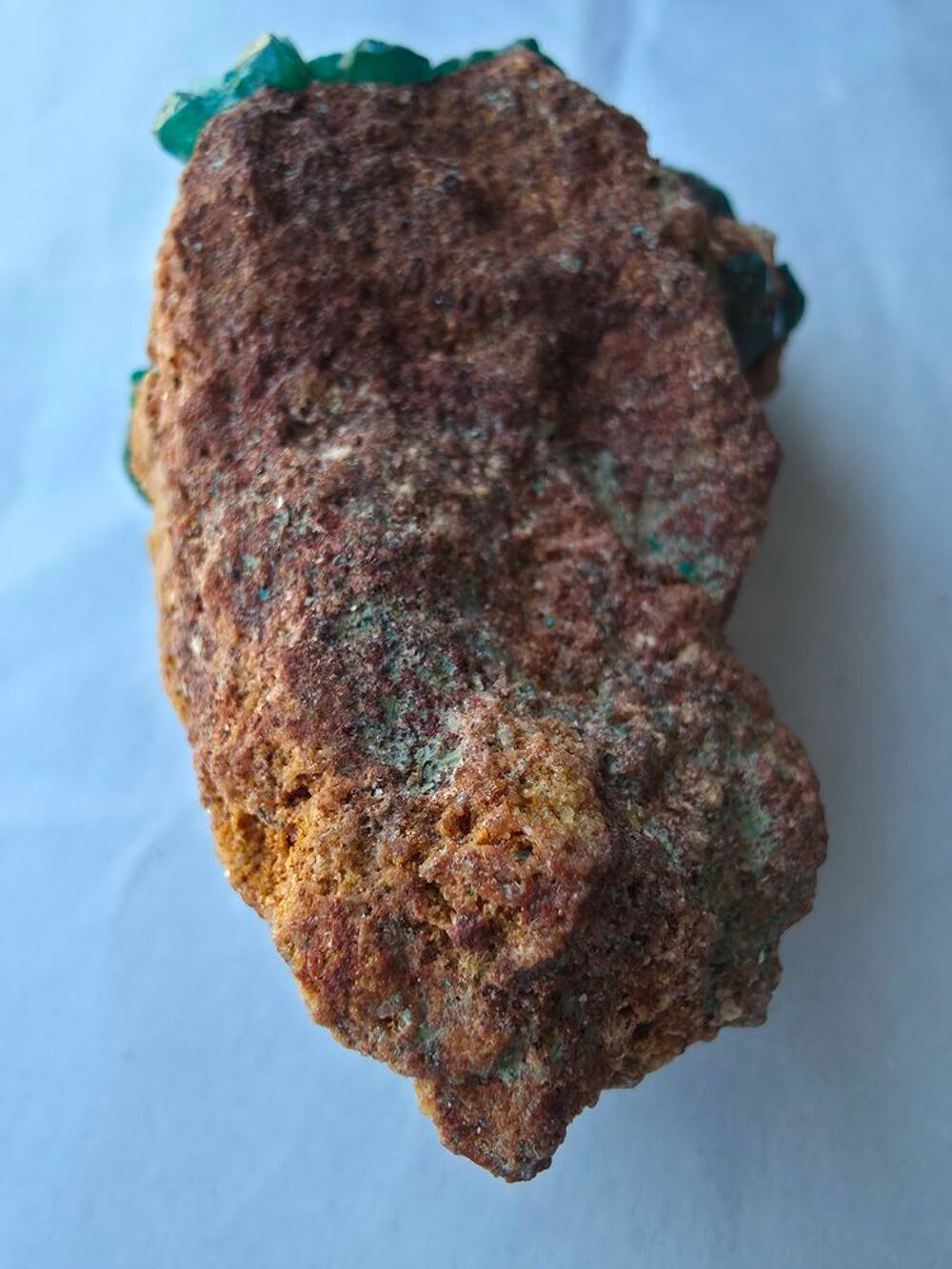Min&eacute;ral Rare de Collection : Dioptase sur Matrice-Congo(RDC)-56g 