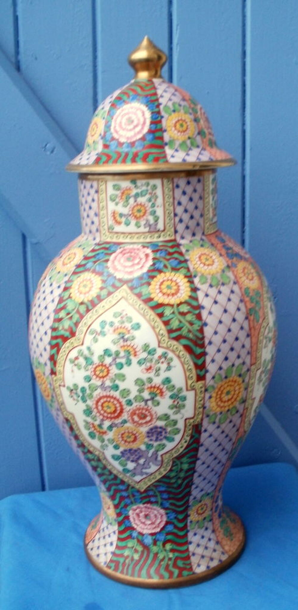 Grande potiche en faience ou porcelaine H. 43 cm Décoration