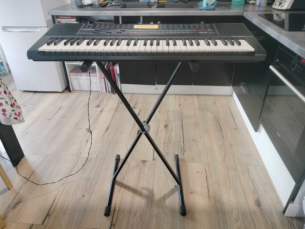 piano Globe et pied Instruments de musique
