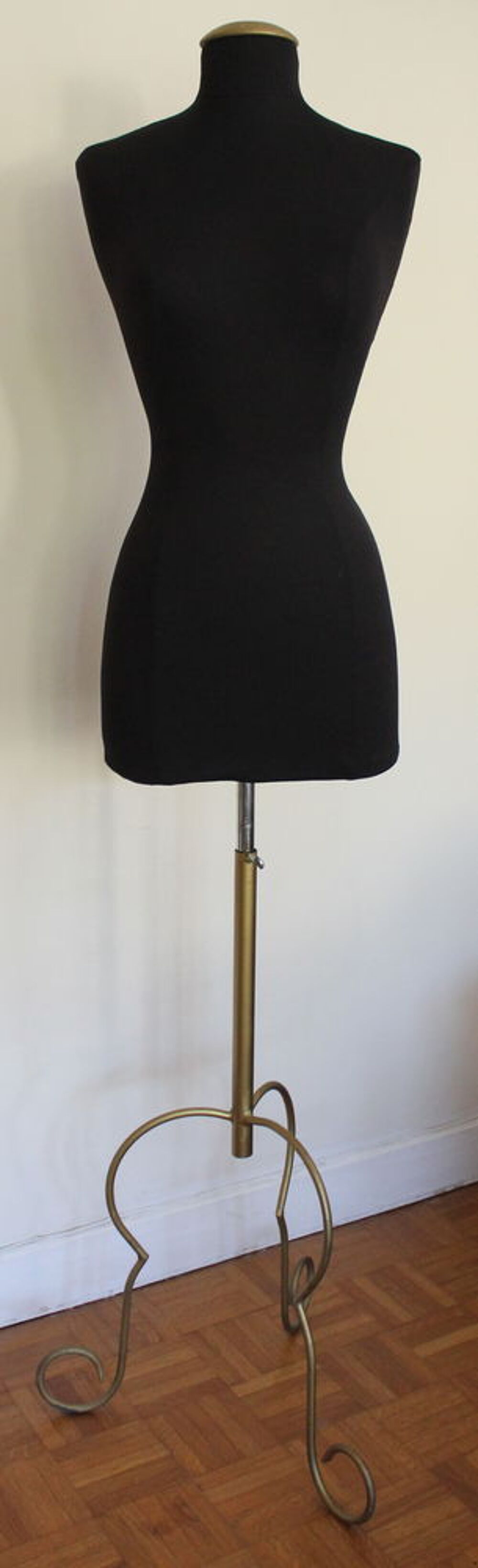 Mannequin femme d&eacute;co 
taille 36 Vtements