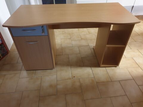 BUREAU 80 La Tour-d'Aigues (84)