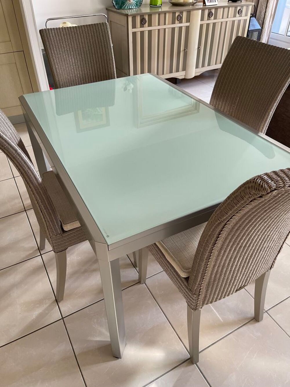 TRES BELLE TABLE DE SALLE A MANGER A RALLONGE EN VERRE Meubles