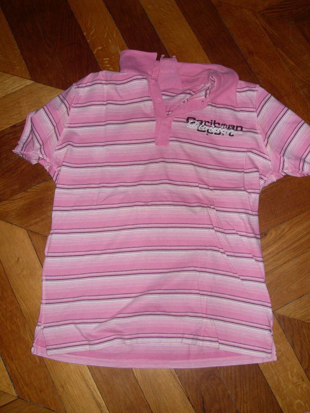 T shirt rose &agrave; col et bouton de taille M Vêtements