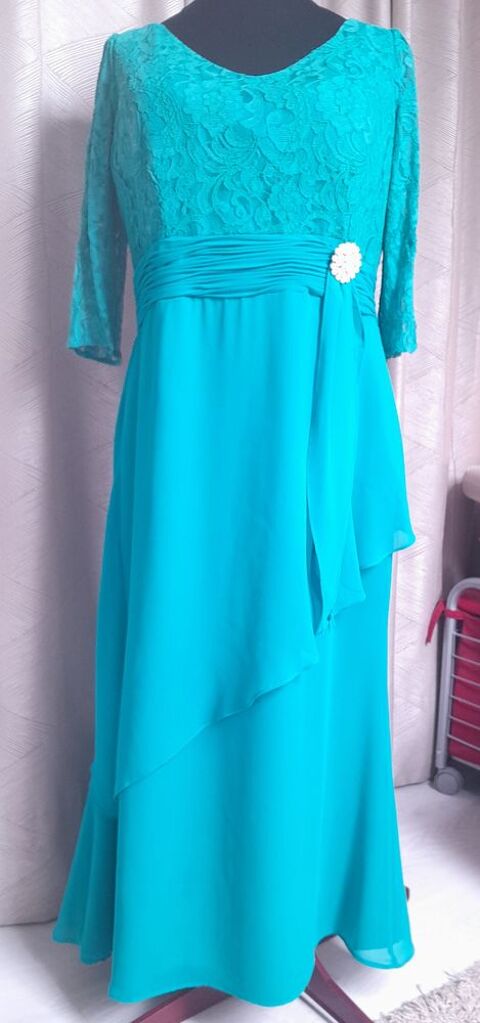 Robe longue de c�r�moniie et bol�ro . 
120 Reims (51)