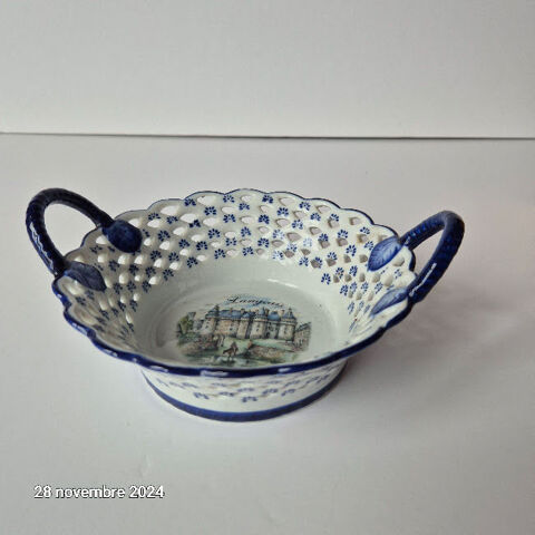 Vide poche, corbeille en porcelaine blanche avec le chateau 10 Saumur (49)