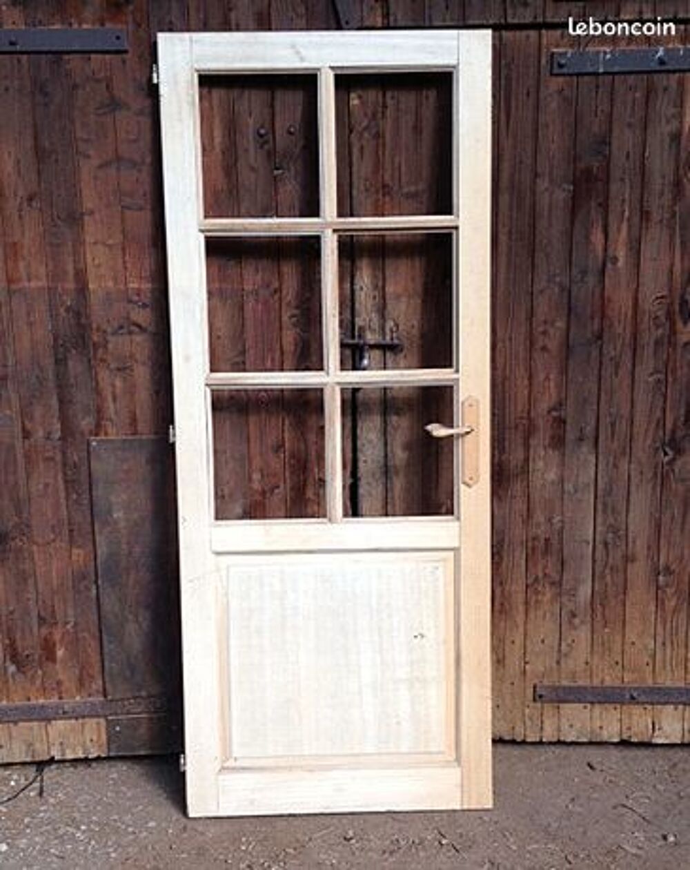 Deux portes neuves en bois Décoration