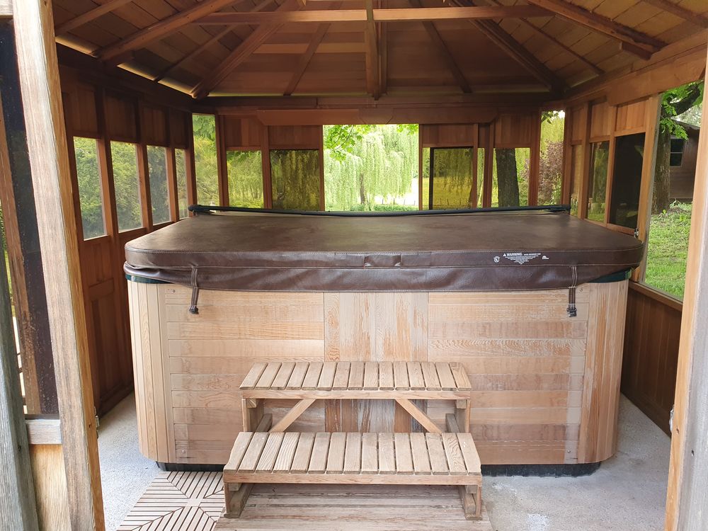 JACUZZI EN EXCELLENT ETAT Sports