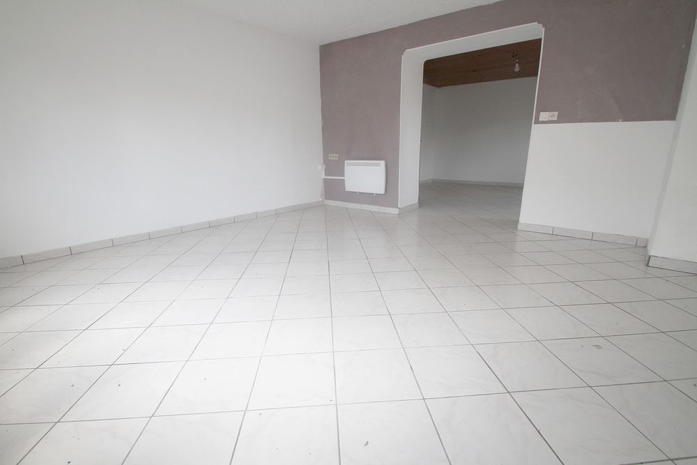 Vente Maison Maison de type F9, 319 m² habitable divisible en trois habitations, 6 chambres, 3 garages, grenier aménageable de 300 m², 844 m² de terrain. Viller
