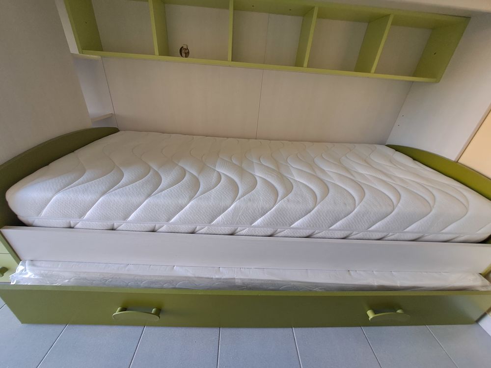 Lits superposees + bureau + rangements
Mobilier enfants